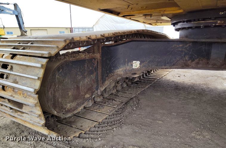 image for item DV6730 2018 Komatsu PC240LC-11 excavator