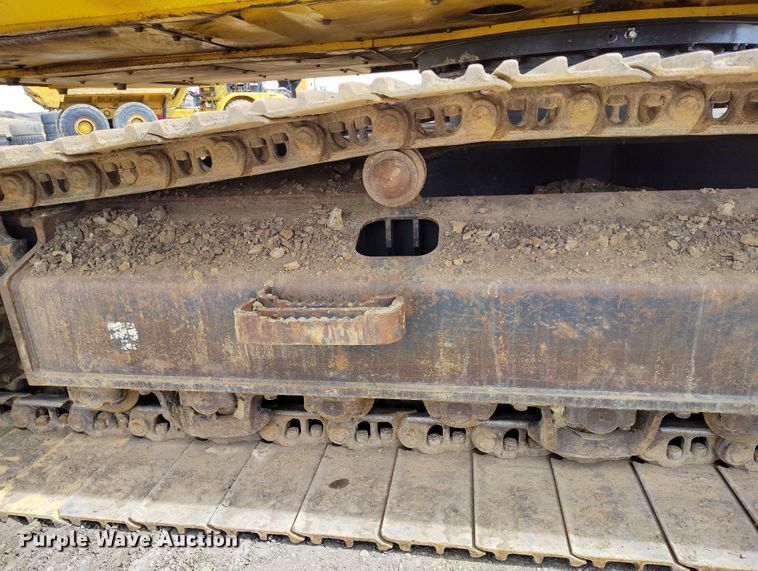 image for item DV6730 2018 Komatsu PC240LC-11 excavator