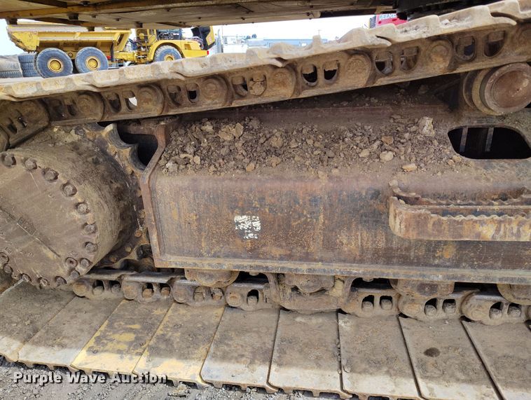 image for item DV6730 2018 Komatsu PC240LC-11 excavator