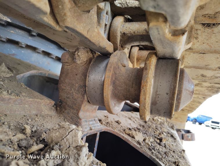 image for item DV6730 2018 Komatsu PC240LC-11 excavator