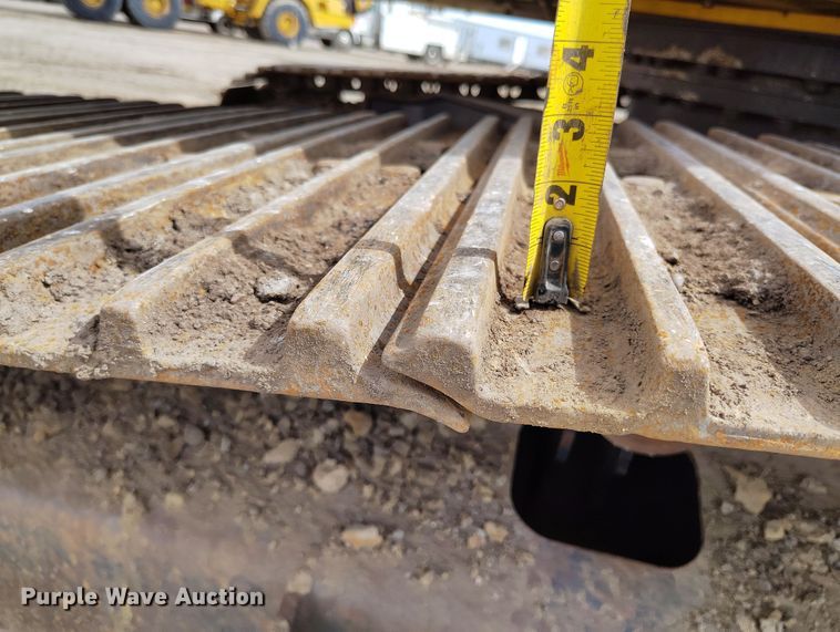 image for item DV6730 2018 Komatsu PC240LC-11 excavator