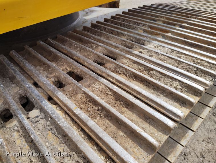 image for item DV6730 2018 Komatsu PC240LC-11 excavator