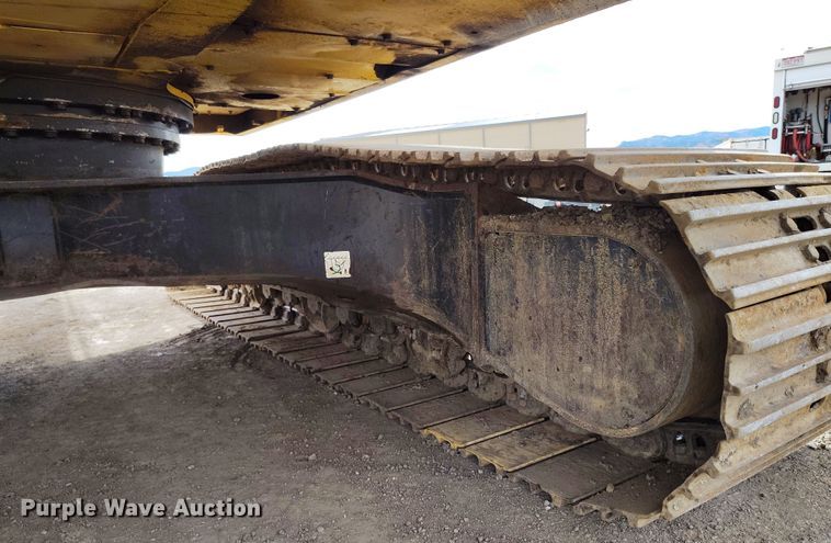 image for item DV6730 2018 Komatsu PC240LC-11 excavator