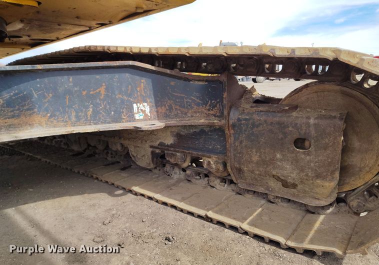 image for item DV6730 2018 Komatsu PC240LC-11 excavator