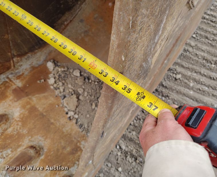 image for item DV6731 2018 Komatsu PC360LC-11 excavator