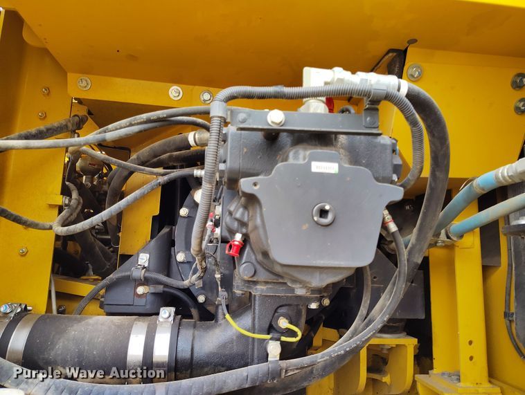 image for item DV6731 2018 Komatsu PC360LC-11 excavator