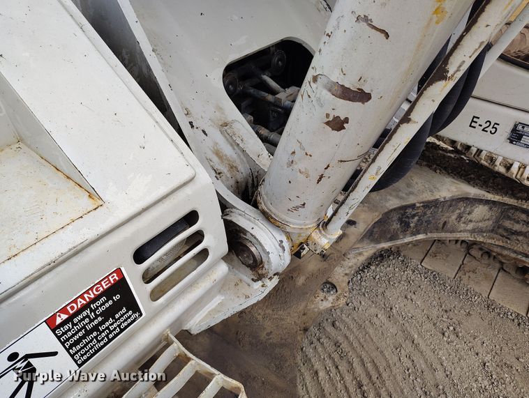 image for item DV6732 2001 Link-Belt 330LX excavator