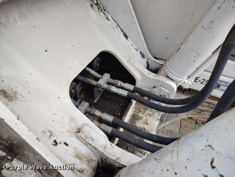 image for item DV6732 2001 Link-Belt 330LX excavator