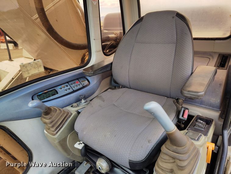 image for item DV6732 2001 Link-Belt 330LX excavator