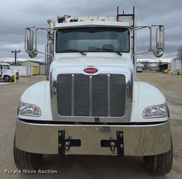 image for item DW1872 2019 Peterbilt 348 hydrovac truck