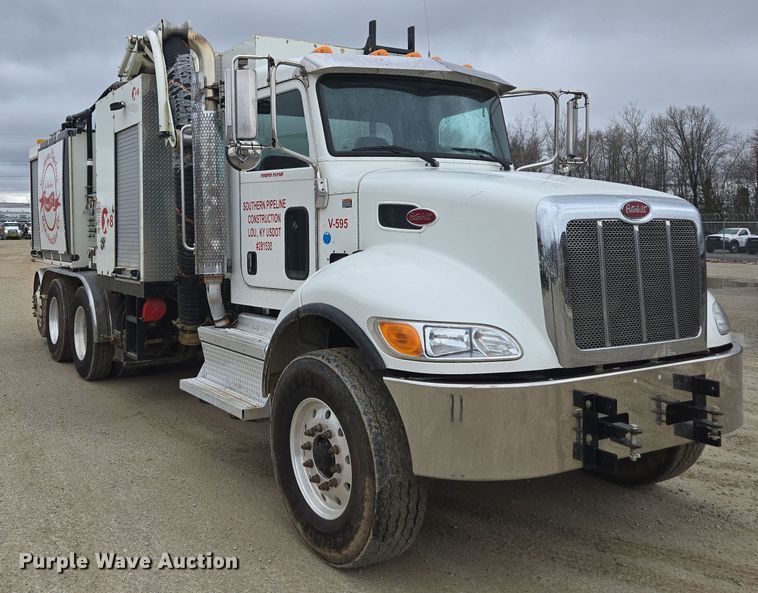 image for item DW1872 2019 Peterbilt 348 hydrovac truck