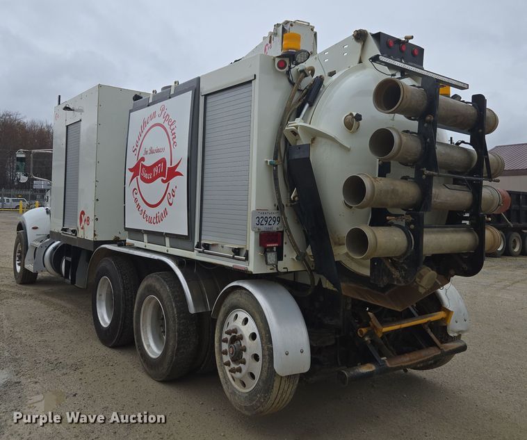 image for item DW1872 2019 Peterbilt 348 hydrovac truck