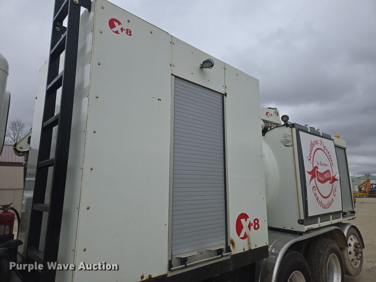 image for item DW1872 2019 Peterbilt 348 hydrovac truck