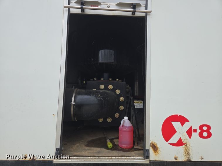 image for item DW1872 2019 Peterbilt 348 hydrovac truck