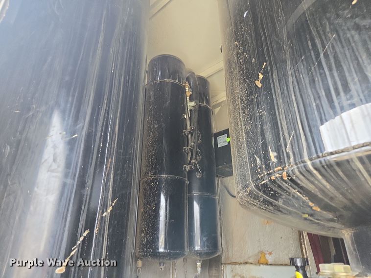 image for item DW1872 2019 Peterbilt 348 hydrovac truck