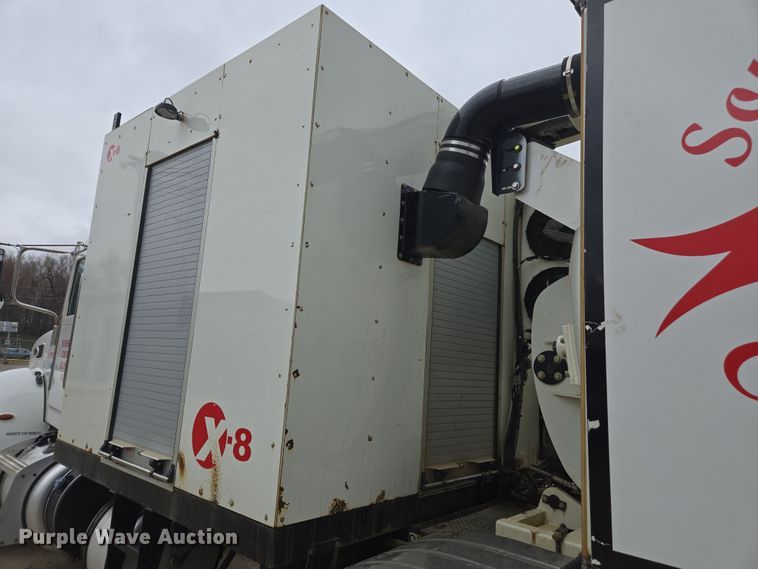 image for item DW1872 2019 Peterbilt 348 hydrovac truck