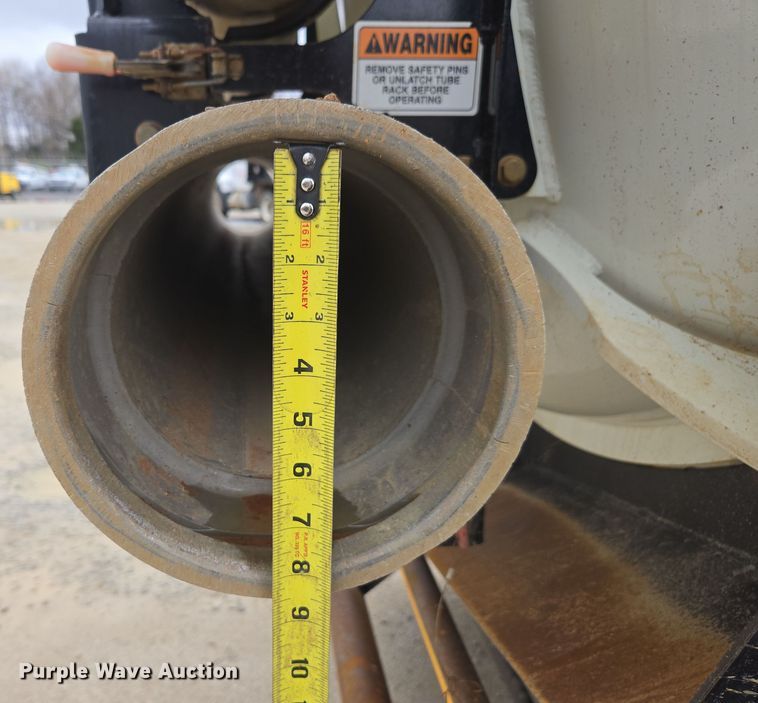 image for item DW1872 2019 Peterbilt 348 hydrovac truck