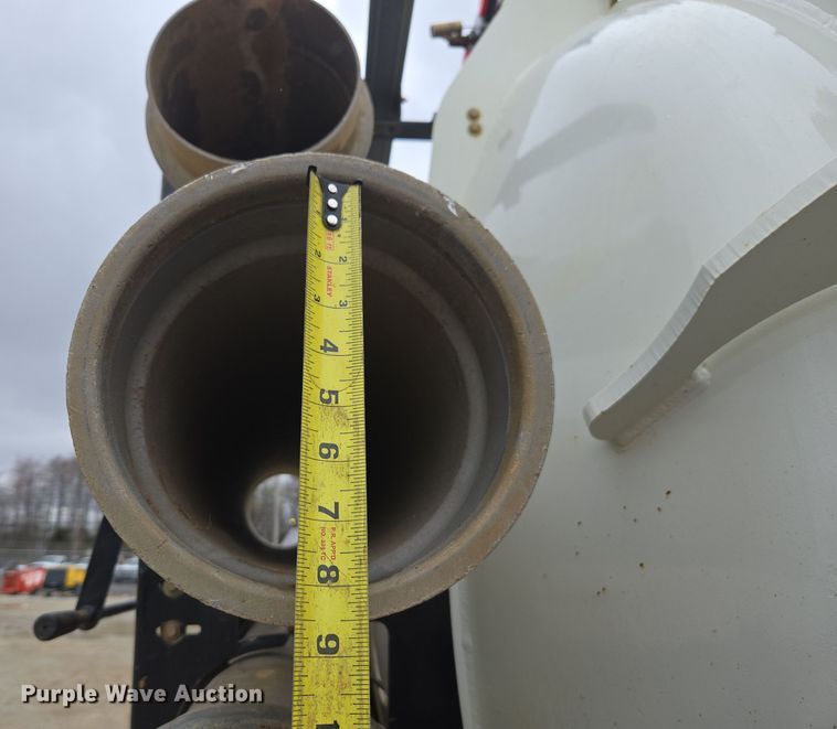 image for item DW1872 2019 Peterbilt 348 hydrovac truck