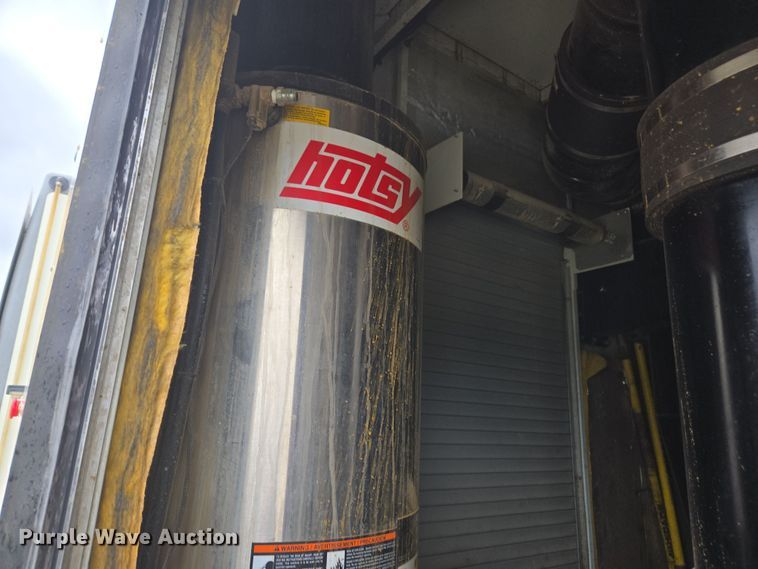 image for item DW1872 2019 Peterbilt 348 hydrovac truck