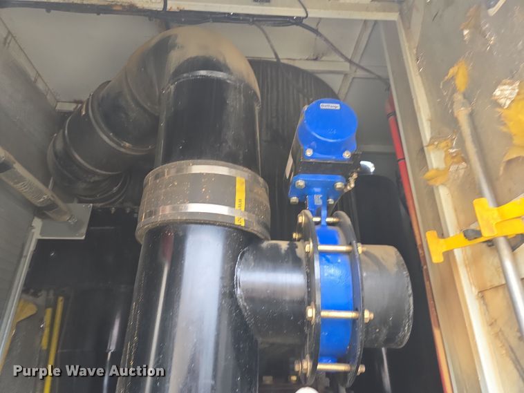 image for item DW1872 2019 Peterbilt 348 hydrovac truck