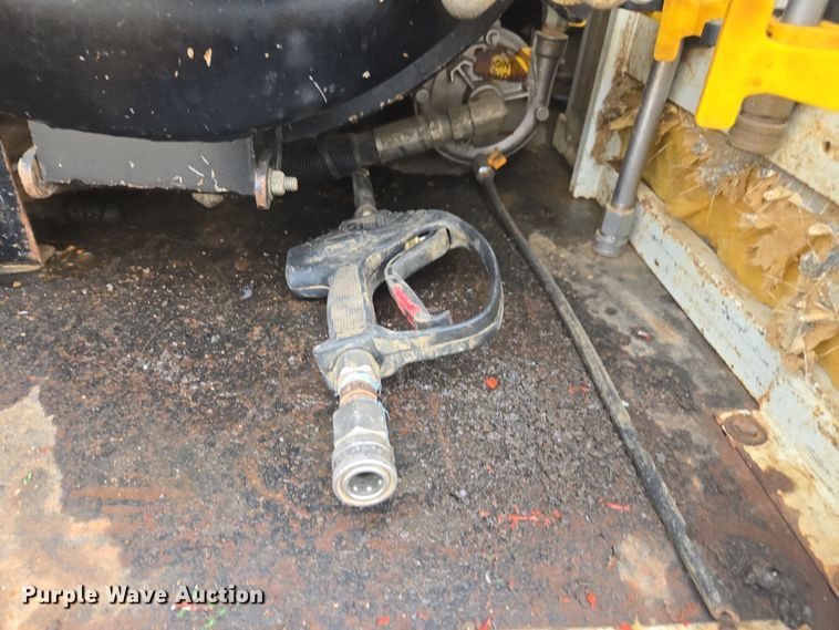 image for item DW1872 2019 Peterbilt 348 hydrovac truck