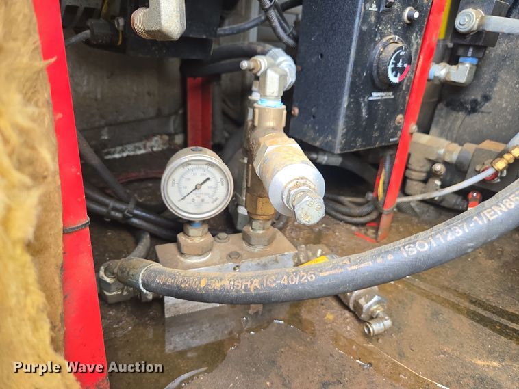 image for item DW1872 2019 Peterbilt 348 hydrovac truck