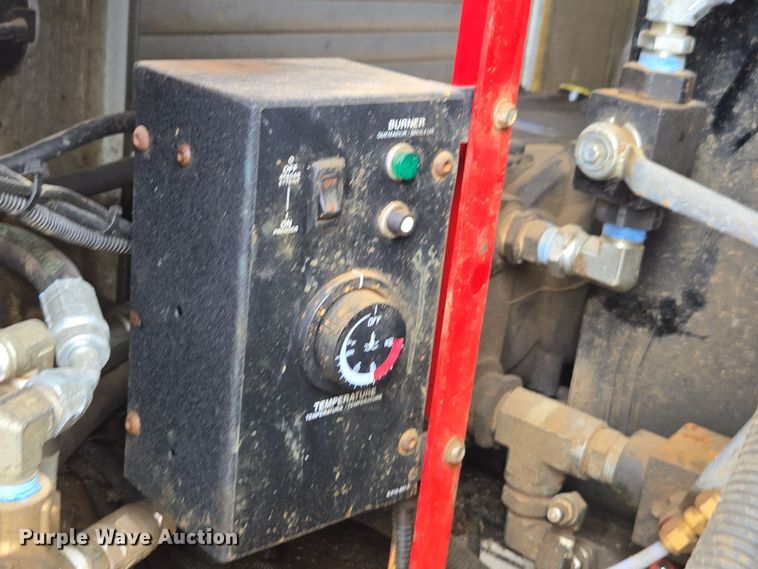 image for item DW1872 2019 Peterbilt 348 hydrovac truck