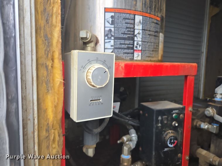 image for item DW1872 2019 Peterbilt 348 hydrovac truck