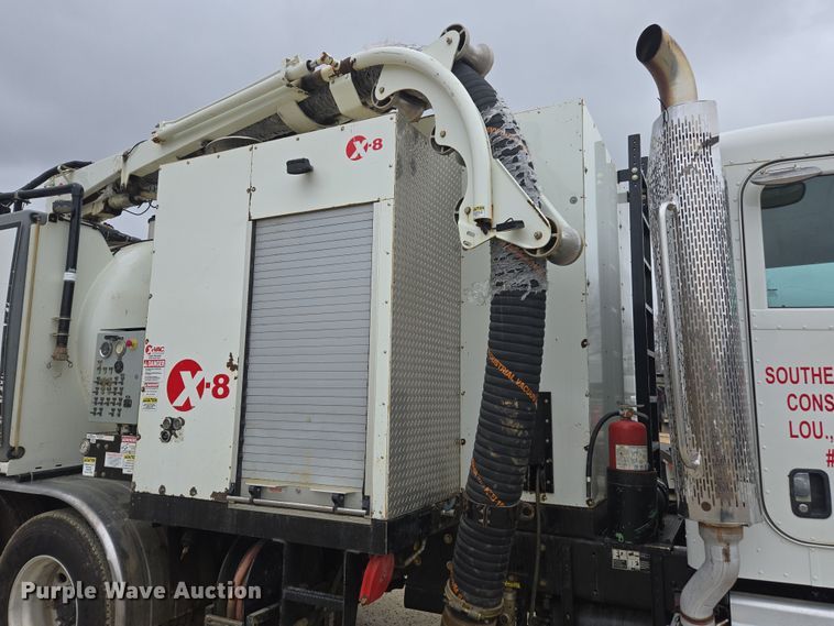 image for item DW1872 2019 Peterbilt 348 hydrovac truck