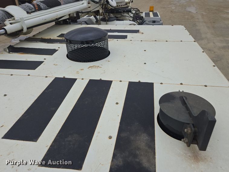 image for item DW1872 2019 Peterbilt 348 hydrovac truck