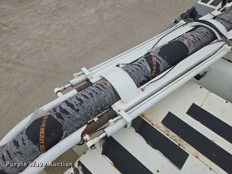 image for item DW1872 2019 Peterbilt 348 hydrovac truck