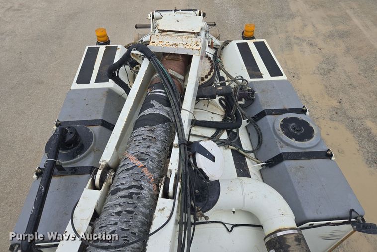 image for item DW1872 2019 Peterbilt 348 hydrovac truck