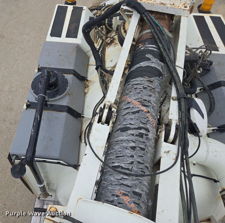 image for item DW1872 2019 Peterbilt 348 hydrovac truck