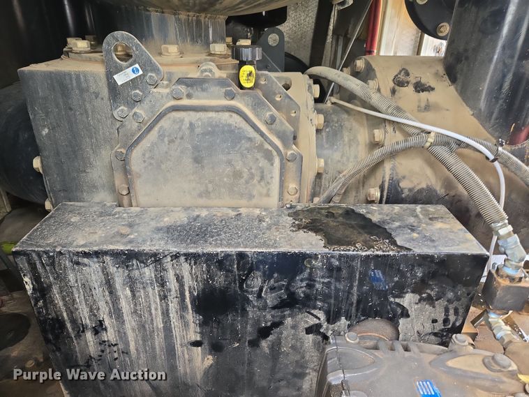 image for item DW1872 2019 Peterbilt 348 hydrovac truck