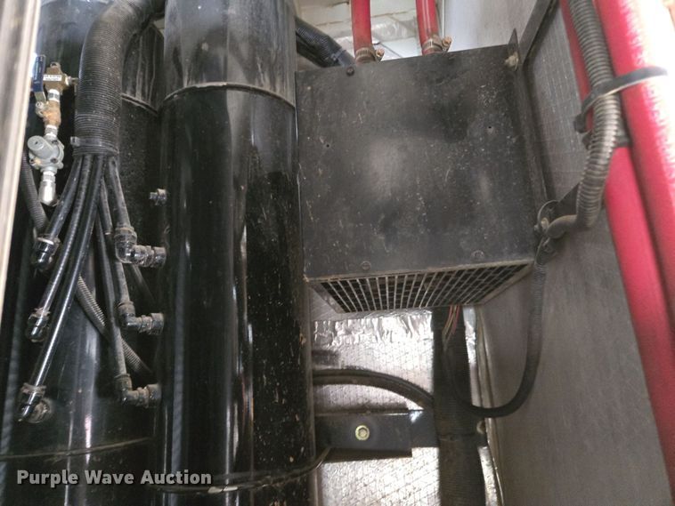 image for item DW1872 2019 Peterbilt 348 hydrovac truck