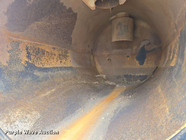 image for item DW1872 2019 Peterbilt 348 hydrovac truck