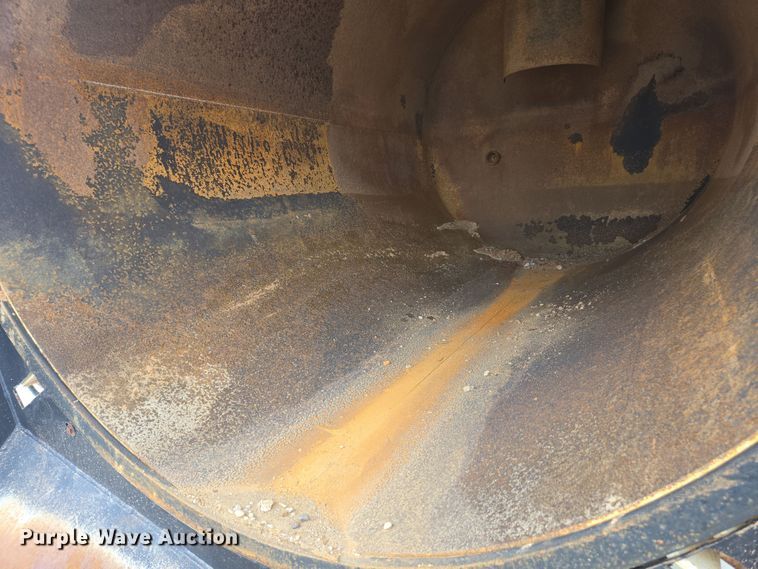 image for item DW1872 2019 Peterbilt 348 hydrovac truck