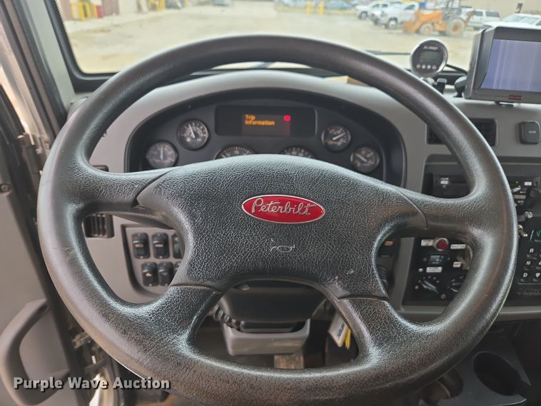 image for item DW1872 2019 Peterbilt 348 hydrovac truck