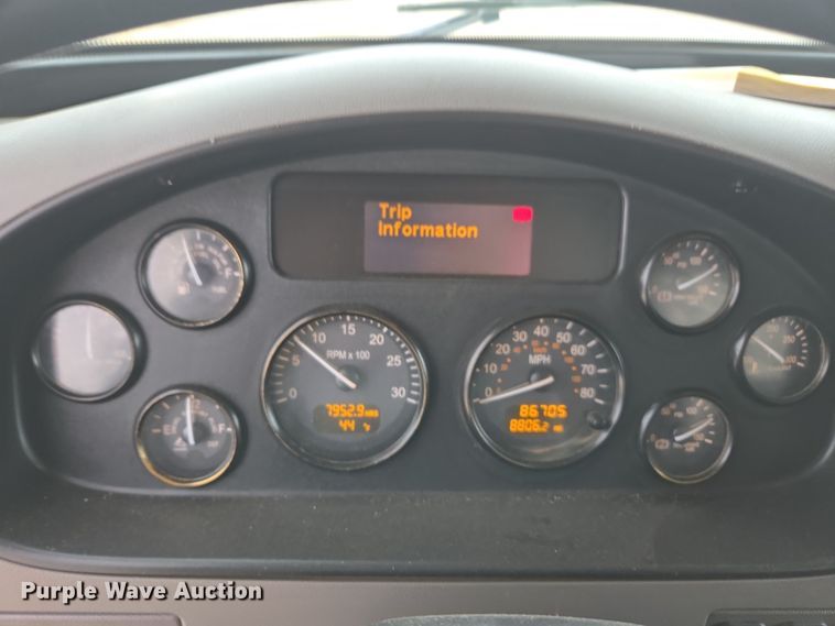 image for item DW1872 2019 Peterbilt 348 hydrovac truck