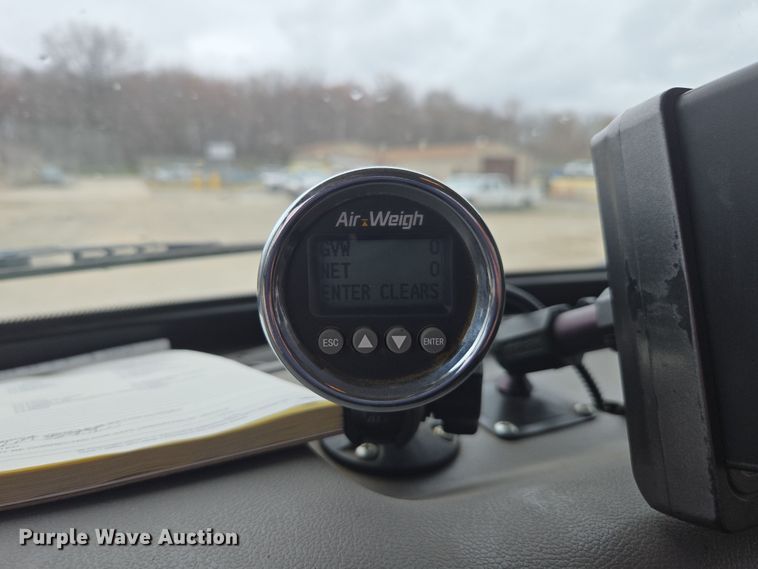 image for item DW1872 2019 Peterbilt 348 hydrovac truck