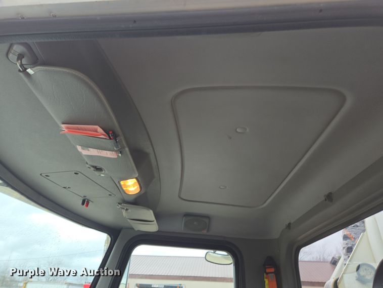 image for item DW1872 2019 Peterbilt 348 hydrovac truck