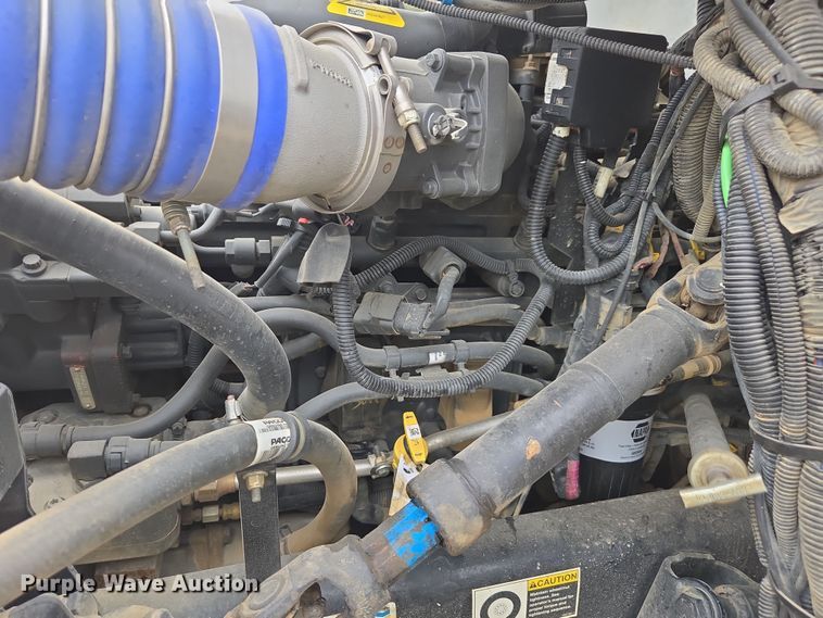 image for item DW1872 2019 Peterbilt 348 hydrovac truck