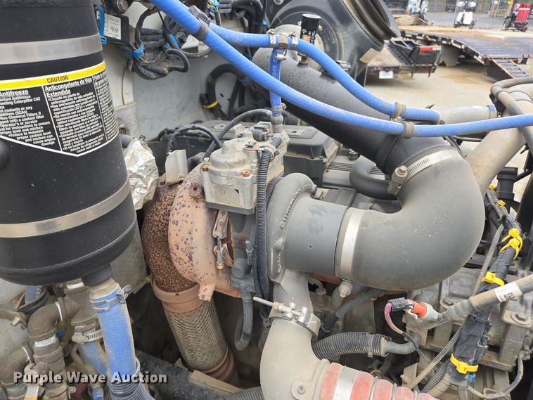 image for item DW1872 2019 Peterbilt 348 hydrovac truck