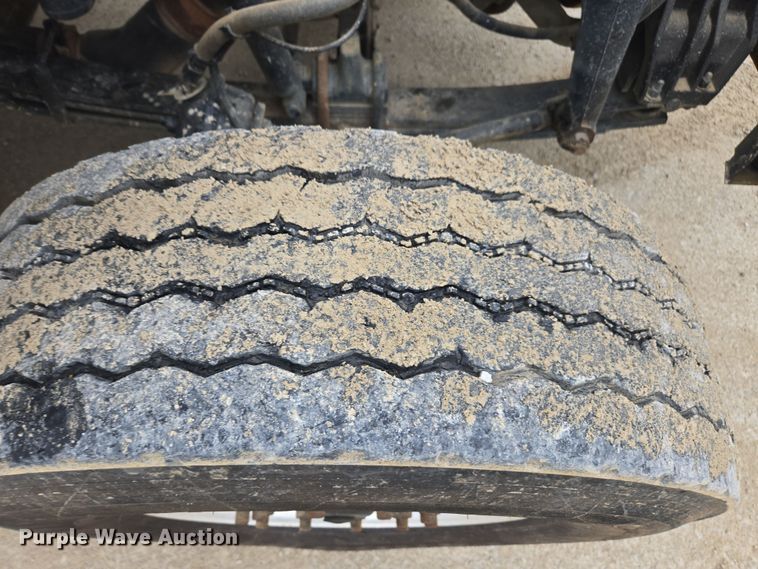 image for item DW1872 2019 Peterbilt 348 hydrovac truck