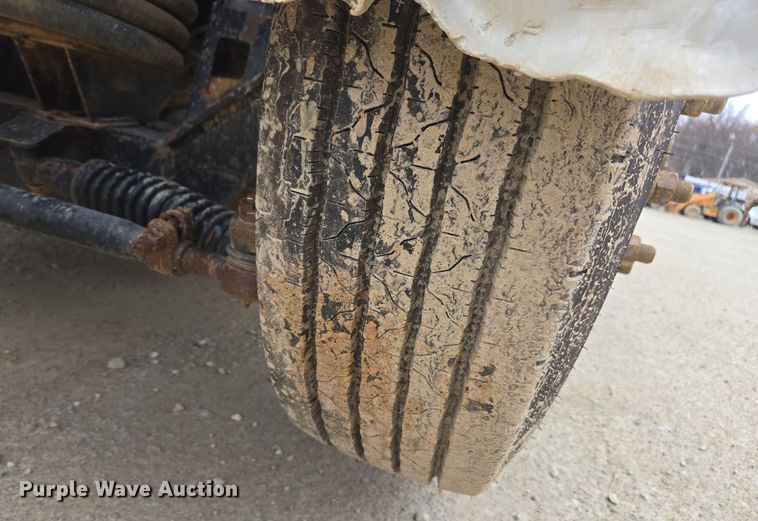 image for item DW1872 2019 Peterbilt 348 hydrovac truck