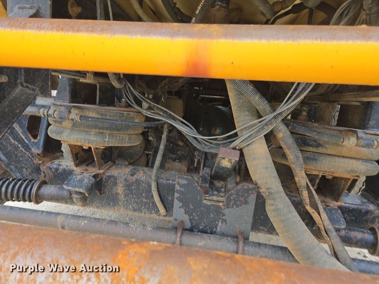 image for item DW1872 2019 Peterbilt 348 hydrovac truck