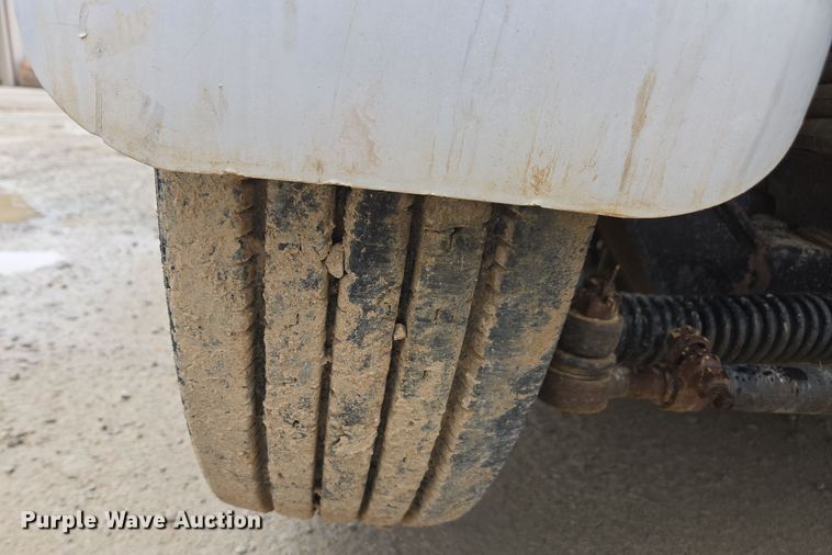 image for item DW1872 2019 Peterbilt 348 hydrovac truck