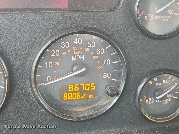 image for item DW1872 2019 Peterbilt 348 hydrovac truck