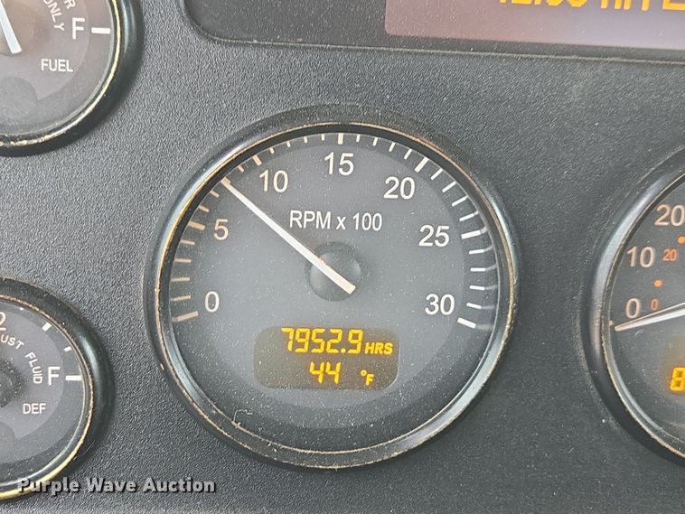 image for item DW1872 2019 Peterbilt 348 hydrovac truck