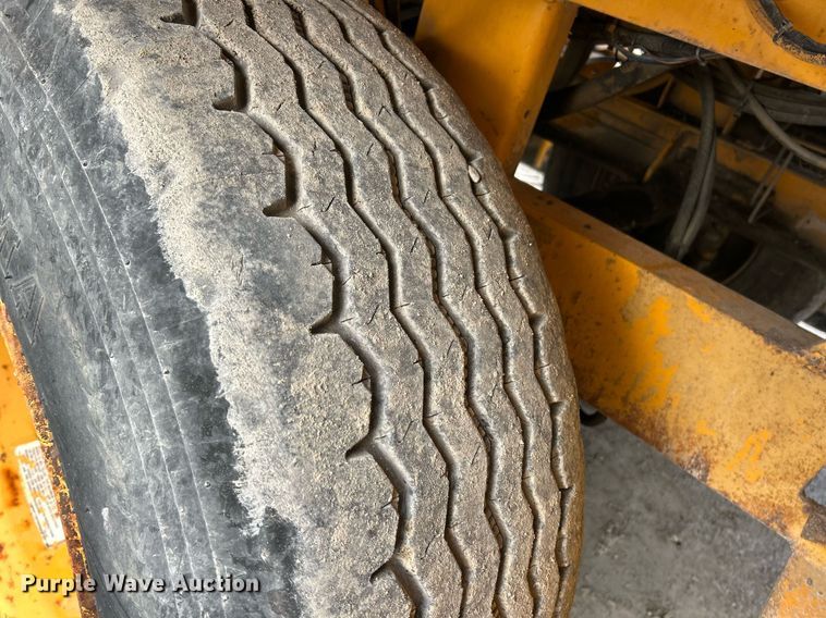 image for item DW1873 1991 Blaw-Knox RW-100A road widener